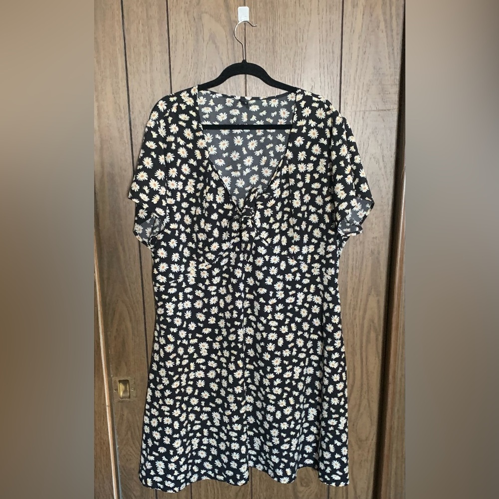 Black dress with daisies